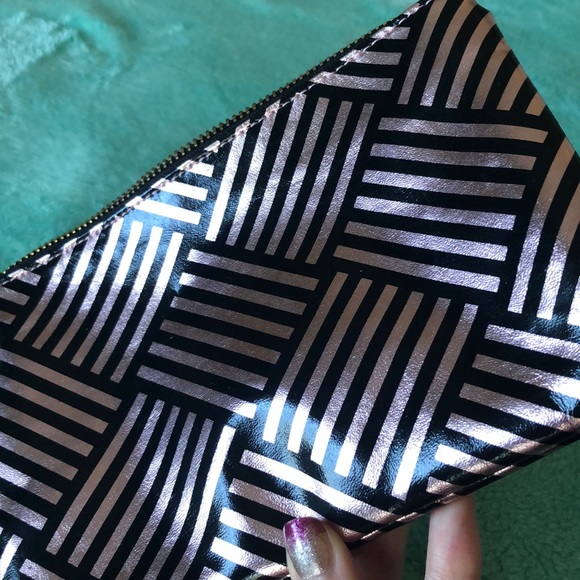 Stripped Clutch Bag with Tassel - Picture 3 of 5